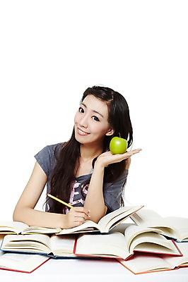 포토 JPG 스튜디오촬영 외국인 해외기획촬영 학생 라이프스타일 여자 교육 대학생 포즈 과일 2011년중국 대학생라이프 실내 한명 미소 웃음 들기 누끼 사람 앉기 동양인 상반신 20대 성인 라이프 책 캐주얼 중국인 연필 펼침 사과 청사과 여자만 여자한명만 성인여자만 청년만 청년여자만 성인한명만 청년여자한명만 성인여자한명만 성인만 국내포토 1 옷 모션 학용품 표정 인종 청년 내부 생활 필기구 파일형식