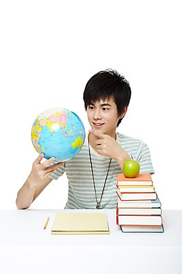 포토 JPG 스튜디오촬영 외국인 해외기획촬영 학생 라이프스타일 응시 교육 남자 대학생 과일 2011년중국 대학생라이프 실내 한명 들기 누끼 사람 앉기 동양인 상반신 20대 성인 라이프 책 캐주얼 필기구 중국인 연필 지구본 공책 사과 청사과 남자만 남자한명만 성인남자만 청년만 청년남자만 청년남자한명만 성인한명만 성인남자한명만 성인만 국내포토 1 시선 옷 모션 문구용품 학용품 인종 청년 내부 생활 파일형식