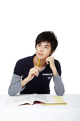 포토 JPG 스튜디오촬영 외국인 해외기획촬영 학생 라이프스타일 응시 교육 남자 대학생 생각 2011년중국 대학생라이프 실내 한명 들기 누끼 사람 앉기 동양인 상반신 20대 성인 라이프 책 캐주얼 필기구 중국인 연필 공책 고민 남자만 남자한명만 성인남자만 청년만 청년남자만 청년남자한명만 성인한명만 성인남자한명만 성인만 국내포토 1 시선 옷 감정 모션 문구용품 학용품 인종 청년 내부 생활 파일형식