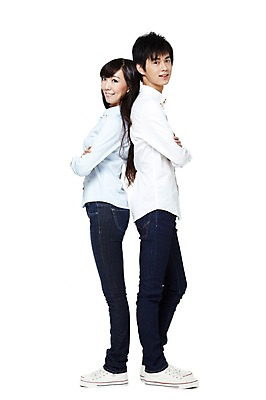 포토 JPG 스튜디오촬영 전신 외국인 해외기획촬영 학생 라이프스타일 여자 남자 대학생 포즈 2011년중국 대학생라이프 실내 서기 미소 웃음 누끼 사람 동양인 손짓 20대 성인 두명 라이프 캐주얼 중국인 팔짱 기댐 맞대기 청년만 성인만 국내포토 옷 모션 표정 인종 청년 내부 생활 파일형식