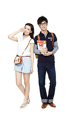 포토 JPG 스튜디오촬영 전신 외국인 해외기획촬영 학생 라이프스타일 커플 여자 남자 대학생 포즈 가방 2011년중국 대학생라이프 책가방 실내 서기 미소 웃음 들기 누끼 사람 동양인 손짓 20대 성인 두명 라이프 책 캐주얼 친구 중국인 손들기 핸드백 크로스백 청년만 성인만 국내포토 잡화 옷 관계 모션 표정 인종 청년 내부 생활 파일형식