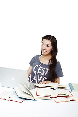 포토 JPG 스튜디오촬영 외국인 해외기획촬영 학생 라이프스타일 여자 교육 대학생 2011년중국 탁자 대학생라이프 실내 한명 미소 웃음 누끼 사람 앉기 동양인 상반신 20대 성인 라이프 책 캐주얼 노트북 컴퓨터 중국인 펼침 책상 여자만 여자한명만 성인여자만 청년만 청년여자만 성인한명만 청년여자한명만 성인여자한명만 성인만 국내포토 1 옷 가구 모션 표정 인종 청년 내부 생활 전자제품 파일형식
