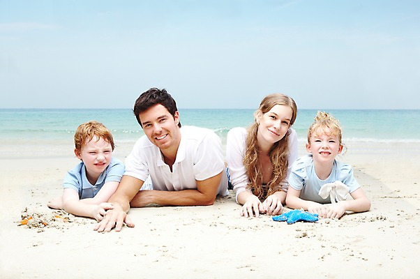 포토 JPG 주간 서양인 외국인 백인 해외기획촬영 라이프스타일 2012년태국 계절 여자 남자 딸 아들 여유 어린이 엎드리기 바다 여행 가족 놀이 하늘 엄마 휴가 휴식 가족여행 불가사리 미소 웃음 사람 소녀 소년 여러명 상반신 성인 해변 야외 앞모습 여름 여름휴가 바캉스 부모 모래사장 눕기 화목 자녀 아빠 국내포토 자연요소 감정 뷰포인트 다수 컨셉 관계 모션 극피동물 표정 인종 생활 파일형식 여름_계절