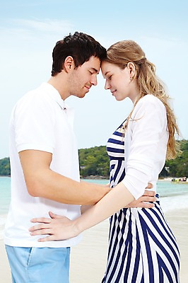 포토 JPG 주간 서양인 외국인 백인 구름 해외기획촬영 라이프스타일 부부 커플 2012년태국 계절 여자 남자 행복 여유 한쌍 바다 여행 하늘 휴가 휴식 사랑 서기 사람 20대 성인 해변 야외 두명 옆모습 여름 여름휴가 바캉스 모래사장 마주보기 눈감음 숲 이마맞대기 청년만 성인만 국내포토 자연요소 감정 뷰포인트 컨셉 관계 모션 인종 청년 생활 얼굴맞대기 파일형식 여름_계절