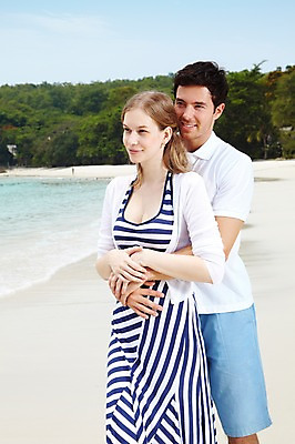 포토 JPG 주간 서양인 외국인 백인 구름 해외기획촬영 라이프스타일 부부 커플 응시 2012년태국 계절 여자 남자 행복 여유 한쌍 바다 여행 안기 포옹 하늘 휴가 휴식 사랑 서기 미소 웃음 사람 20대 성인 해변 야외 두명 앞모습 여름 여름휴가 바캉스 모래사장 산책 숲 청년만 성인만 국내포토 자연요소 시선 감정 뷰포인트 컨셉 관계 모션 표정 인종 청년 생활 파일형식 여름_계절