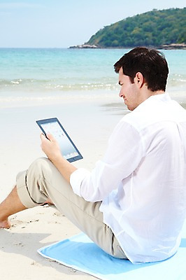 포토 JPG 주간 서양인 외국인 백인 해외기획촬영 라이프스타일 응시 2012년태국 계절 남자 행복 여유 바다 여행 하늘 휴가 휴식 사랑 한명 들기 사람 앉기 20대 성인 해변 야외 옆모습 여름 여름휴가 바캉스 모래사장 태블릿 웹서핑 물가 숲 비치타올 남자만 남자한명만 성인남자만 청년만 청년남자만 청년남자한명만 성인한명만 성인남자한명만 성인만 국내포토 자연요소 1 시선 감정 뷰포인트 컨셉 모션 인종 풍경 청년 생활 전자제품 스마트기기 수건 파일형식 여름_계절