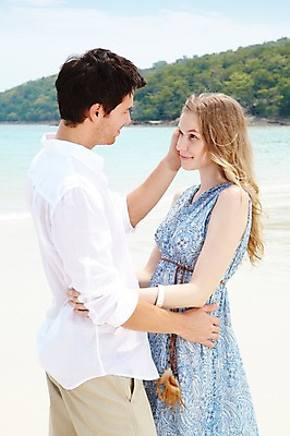 포토 JPG 주간 서양인 외국인 백인 구름 해외기획촬영 라이프스타일 부부 커플 2012년태국 계절 여자 남자 행복 여유 한쌍 바다 여행 안기 포옹 하늘 휴가 휴식 사랑 서기 미소 웃음 사람 20대 성인 해변 야외 두명 옆모습 여름 여름휴가 바캉스 모래사장 마주보기 숲 청년만 성인만 국내포토 자연요소 감정 뷰포인트 컨셉 관계 모션 표정 인종 청년 생활 파일형식 여름_계절