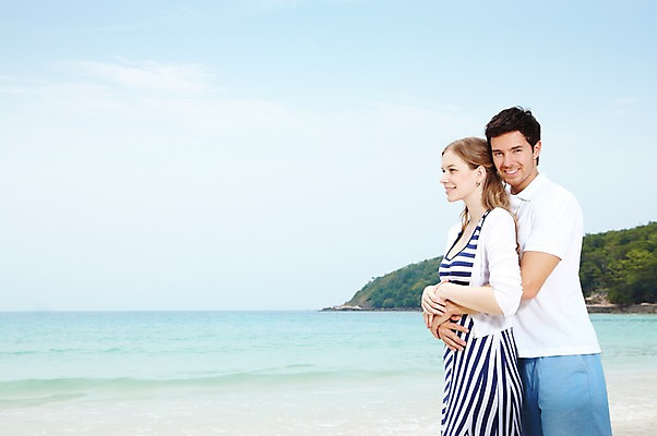 포토 JPG 주간 서양인 외국인 백인 구름 해외기획촬영 라이프스타일 부부 커플 응시 2012년태국 계절 여자 남자 행복 여유 한쌍 바다 여행 안기 포옹 하늘 휴가 휴식 사랑 서기 미소 웃음 사람 20대 성인 해변 야외 두명 옆모습 여름 여름휴가 바캉스 숲 청년만 성인만 국내포토 자연요소 시선 감정 뷰포인트 컨셉 관계 모션 표정 인종 청년 생활 파일형식 여름_계절