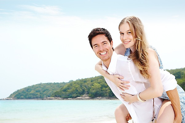 포토 JPG 주간 서양인 외국인 백인 구름 해외기획촬영 라이프스타일 부부 커플 2012년태국 계절 여자 남자 행복 여유 한쌍 바다 여행 하늘 휴가 휴식 사랑 미소 웃음 사람 20대 성인 해변 야외 두명 옆모습 여름 여름휴가 바캉스 숲 업기 청년만 성인만 국내포토 자연요소 감정 뷰포인트 컨셉 관계 모션 표정 인종 청년 생활 파일형식 여름_계절