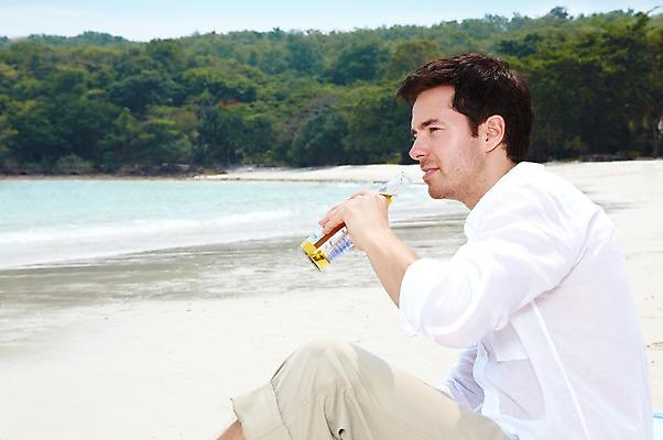 포토 JPG 주간 서양인 외국인 백인 해외기획촬영 라이프스타일 응시 2012년태국 계절 남자 행복 여유 음료 바다 여행 술병 휴가 휴식 맥주 주류 사랑 한명 들기 사람 앉기 20대 성인 해변 야외 옆모습 여름 여름휴가 바캉스 모래사장 마시기 물가 숲 먹기 음주 맥주병 남자만 남자한명만 성인남자만 청년만 청년남자만 청년남자한명만 성인한명만 성인남자한명만 성인만 혼족 낮술 국내포토 자연요소 1 시선 감정 뷰포인트 컨셉 모션 병_용기 인종 풍경 청년 생활 싱글라이프 파일형식 여름_계절