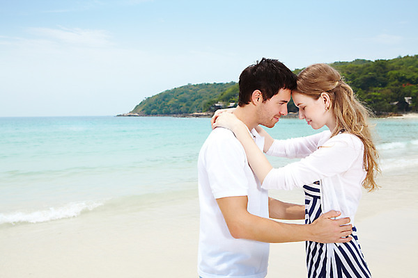 포토 JPG 주간 서양인 외국인 백인 구름 해외기획촬영 라이프스타일 부부 커플 2012년태국 계절 여자 남자 행복 여유 한쌍 파도 바다 여행 하늘 휴가 휴식 사랑 사람 상반신 20대 성인 해변 야외 두명 옆모습 여름 여름휴가 바캉스 모래사장 마주보기 숲 이마맞대기 청년만 성인만 국내포토 자연요소 감정 뷰포인트 컨셉 관계 모션 인종 청년 생활 얼굴맞대기 파일형식 여름_계절