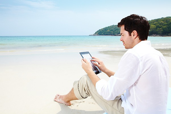 포토 JPG 주간 서양인 외국인 백인 구름 해외기획촬영 라이프스타일 응시 2012년태국 계절 남자 행복 여유 바다 여행 하늘 휴가 휴식 사랑 한명 들기 사람 앉기 20대 성인 해변 야외 옆모습 여름 여름휴가 바캉스 모래사장 태블릿 웹서핑 물가 숲 비치타올 남자만 남자한명만 성인남자만 청년만 청년남자만 청년남자한명만 성인한명만 성인남자한명만 성인만 국내포토 자연요소 1 시선 감정 뷰포인트 컨셉 모션 인종 풍경 청년 생활 전자제품 스마트기기 수건 파일형식 여름_계절