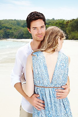 포토 JPG 주간 서양인 외국인 백인 구름 해외기획촬영 라이프스타일 부부 커플 2012년태국 계절 여자 남자 행복 여유 한쌍 바다 여행 안기 포옹 하늘 휴가 휴식 사랑 서기 사람 상반신 20대 성인 해변 야외 두명 뒷모습 여름 여름휴가 바캉스 모래사장 숲 청년만 성인만 국내포토 자연요소 감정 뷰포인트 컨셉 관계 모션 인종 청년 생활 파일형식 여름_계절