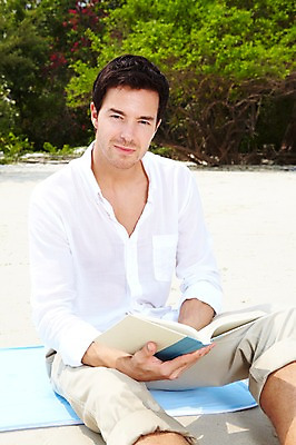 포토 JPG 주간 서양인 외국인 나무 식물 백인 해외기획촬영 라이프스타일 2012년태국 계절 남자 행복 여유 여행 휴가 휴식 사랑 한명 들기 사람 앉기 20대 성인 해변 야외 앞모습 책 여름 여름휴가 바캉스 모래사장 독서 비치타올 남자만 남자한명만 성인남자만 청년만 청년남자만 청년남자한명만 성인한명만 성인남자한명만 성인만 국내포토 자연요소 1 감정 바다 뷰포인트 컨셉 모션 인종 청년 생활 수건 파일형식 여름_계절