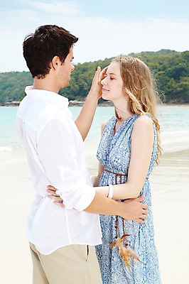 포토 JPG 주간 서양인 외국인 백인 구름 해외기획촬영 라이프스타일 부부 커플 2012년태국 계절 여자 남자 행복 여유 한쌍 바다 여행 안기 포옹 하늘 휴가 휴식 사랑 서기 사람 20대 성인 해변 야외 두명 옆모습 여름 여름휴가 바캉스 모래사장 마주보기 눈감음 숲 청년만 성인만 국내포토 자연요소 감정 뷰포인트 컨셉 관계 모션 인종 청년 생활 파일형식 여름_계절