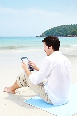 포토 JPG 주간 전신 서양인 외국인 백인 구름 해외기획촬영 라이프스타일 응시 2012년태국 계절 남자 행복 여유 바다 하늘 휴가 휴식 사랑 한명 들기 사람 앉기 20대 성인 해변 야외 옆모습 여름 여름휴가 바캉스 모래사장 태블릿 웹서핑 물가 숲 비치타올 남자만 남자한명만 성인남자만 청년만 청년남자만 청년남자한명만 성인한명만 성인남자한명만 성인만 국내포토 자연요소 1 시선 감정 뷰포인트 컨셉 모션 인종 풍경 청년 생활 전자제품 스마트기기 수건 파일형식 여름_계절