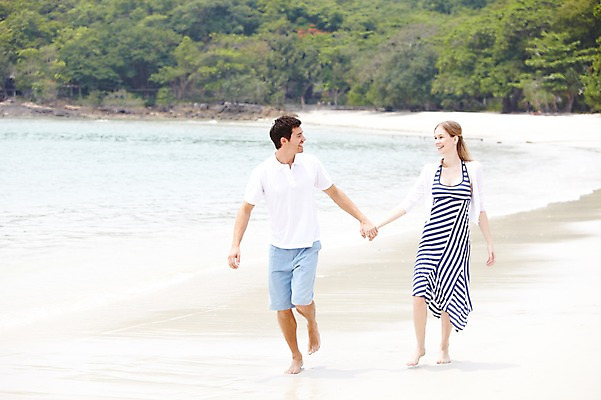 포토 JPG 주간 전신 서양인 외국인 백인 해외기획촬영 라이프스타일 부부 커플 2012년태국 계절 여자 남자 행복 여유 한쌍 바다 여행 휴가 휴식 사랑 미소 웃음 사람 20대 성인 해변 야외 두명 여름 여름휴가 바캉스 모래사장 마주보기 걷기 손잡기 산책 숲 청년만 성인만 국내포토 자연요소 감정 컨셉 관계 모션 표정 인종 청년 생활 파일형식 여름_계절