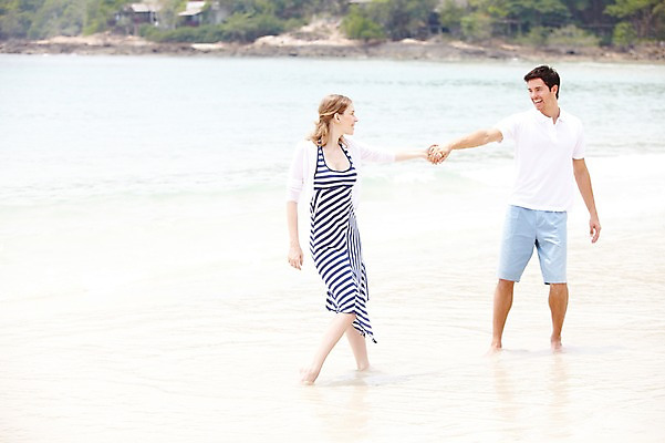 포토 JPG 주간 전신 서양인 외국인 백인 해외기획촬영 라이프스타일 부부 커플 2012년태국 계절 여자 남자 행복 여유 한쌍 바다 여행 휴가 휴식 사랑 미소 웃음 사람 20대 성인 해변 야외 두명 아웃포커스 여름 여름휴가 바캉스 마주보기 걷기 손잡기 산책 청년만 성인만 국내포토 자연요소 감정 컨셉 관계 모션 촬영기법 표정 인종 청년 생활 파일형식 여름_계절