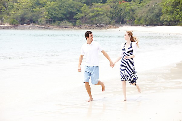 포토 JPG 주간 전신 서양인 외국인 백인 해외기획촬영 라이프스타일 부부 커플 2012년태국 계절 여자 남자 행복 여유 한쌍 바다 여행 휴가 휴식 사랑 미소 웃음 사람 20대 성인 해변 야외 두명 여름 여름휴가 바캉스 모래사장 마주보기 걷기 손잡기 산책 숲 청년만 성인만 국내포토 자연요소 감정 컨셉 관계 모션 표정 인종 청년 생활 파일형식 여름_계절