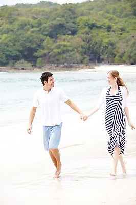 포토 JPG 주간 전신 서양인 외국인 백인 해외기획촬영 라이프스타일 부부 커플 2012년태국 계절 여자 남자 행복 여유 한쌍 바다 여행 휴가 휴식 사랑 미소 웃음 사람 20대 성인 해변 야외 두명 아웃포커스 여름 여름휴가 바캉스 모래사장 마주보기 걷기 손잡기 산책 숲 청년만 성인만 국내포토 자연요소 감정 컨셉 관계 모션 촬영기법 표정 인종 청년 생활 파일형식 여름_계절