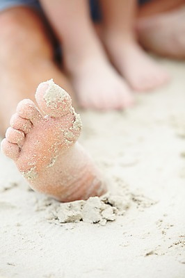 포토 JPG 주간 해외기획촬영 라이프스타일 2012년태국 계절 여유 어린이 모래 여행 신체 발 휴가 휴식 사람 성인 해변 야외 두명 아웃포커스 신체부위 여름 여름휴가 바캉스 모래사장 화목 발바닥 국내포토 자연요소 감정 바다 컨셉 촬영기법 생활 파일형식 여름_계절