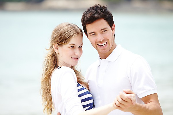 포토 JPG 주간 서양인 외국인 백인 해외기획촬영 라이프스타일 부부 커플 응시 2012년태국 계절 여자 남자 행복 여유 한쌍 여행 휴가 휴식 사랑 미소 웃음 사람 상반신 20대 성인 해변 야외 두명 옆모습 아웃포커스 여름 여름휴가 바캉스 춤 청년만 성인만 국내포토 자연요소 시선 감정 바다 뷰포인트 컨셉 관계 문화예술 촬영기법 표정 인종 청년 생활 파일형식 여름_계절