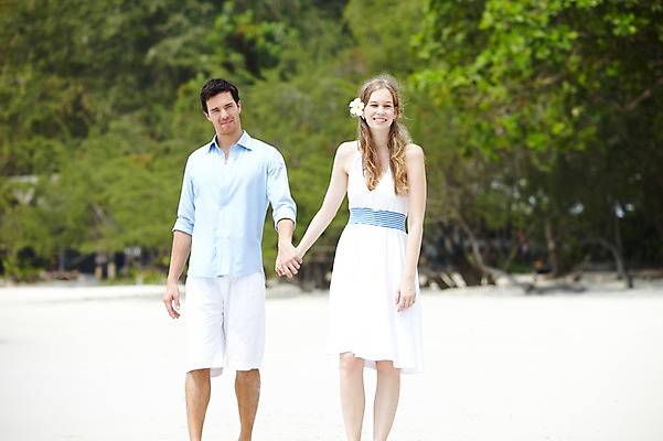 포토 JPG 주간 서양인 외국인 나무 식물 백인 해외기획촬영 라이프스타일 부부 커플 2012년태국 계절 여자 남자 행복 여유 한쌍 여행 휴가 휴식 사랑 서기 미소 웃음 사람 20대 성인 해변 야외 두명 앞모습 아웃포커스 여름 여름휴가 바캉스 손잡기 산책 숲 청년만 성인만 국내포토 자연요소 감정 바다 뷰포인트 컨셉 관계 모션 촬영기법 표정 인종 청년 생활 파일형식 여름_계절