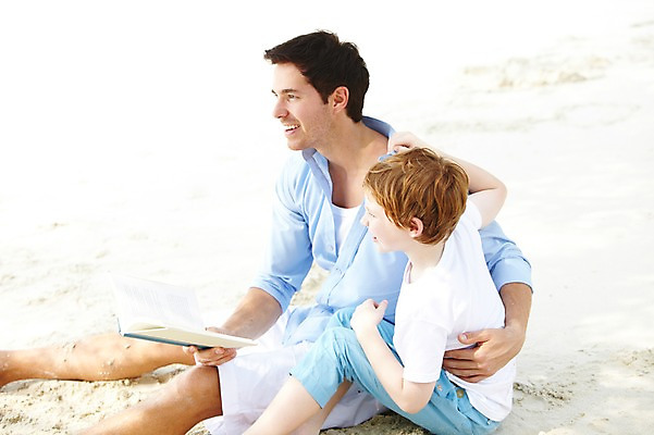 포토 JPG 주간 서양인 외국인 백인 해외기획촬영 라이프스타일 응시 2012년태국 계절 남자 아들 여유 어린이 여행 가족 휴가 휴식 가족여행 미소 웃음 사람 앉기 소년 성인 해변 야외 두명 옆모습 책 여름 여름휴가 바캉스 부모 모래사장 독서 화목 자녀 아빠 그늘 부자지간 남자만 국내포토 자연요소 시선 감정 바다 뷰포인트 컨셉 관계 모션 표정 인종 생활 파일형식 여름_계절