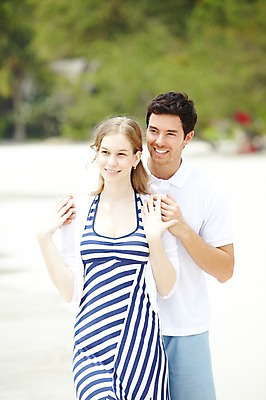 포토 JPG 주간 서양인 외국인 백인 해외기획촬영 라이프스타일 부부 커플 응시 2012년태국 계절 여자 남자 행복 여유 한쌍 바다 여행 휴가 휴식 사랑 서기 미소 웃음 사람 20대 성인 해변 야외 두명 앞모습 아웃포커스 여름 여름휴가 바캉스 산책 청년만 성인만 국내포토 자연요소 시선 감정 뷰포인트 컨셉 관계 모션 촬영기법 표정 인종 청년 생활 파일형식 여름_계절