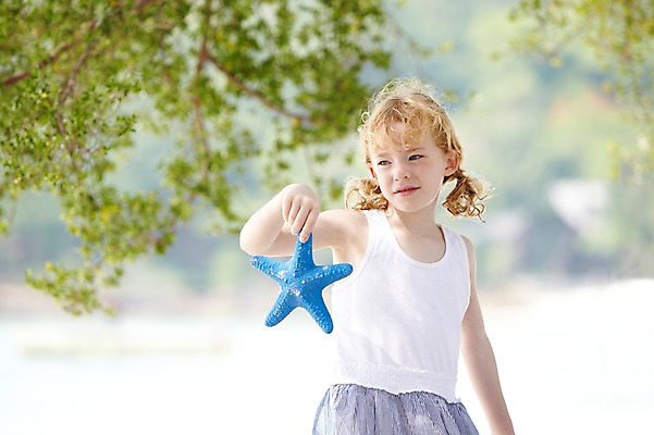 포토 JPG 주간 서양인 외국인 나무 식물 백인 해외기획촬영 라이프스타일 2012년태국 계절 여자 여유 어린이 여행 놀이 휴가 휴식 불가사리 한명 들기 사람 소녀 상반신 야외 앞모습 아웃포커스 여름 여름휴가 바캉스 화목 여자만 여자한명만 어린이만 소녀만 소녀한명만 국내포토 자연요소 1 감정 뷰포인트 컨셉 모션 극피동물 촬영기법 인종 생활 파일형식 여름_계절