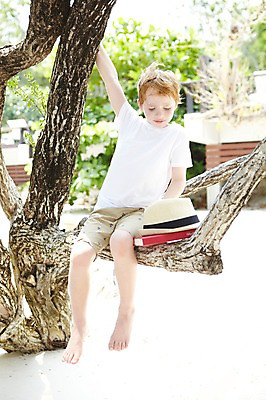 포토 JPG 주간 전신 서양인 외국인 나무 식물 백인 해외기획촬영 모자 라이프스타일 2012년태국 계절 남자 여유 어린이 여행 휴가 휴식 한명 사람 앉기 소년 해변 야외 앞모습 아웃포커스 책 여름 여름휴가 바캉스 화목 남자만 남자한명만 어린이만 소년만 소년한명만 국내포토 자연요소 1 잡화 감정 바다 뷰포인트 컨셉 모션 촬영기법 인종 생활 파일형식 여름_계절