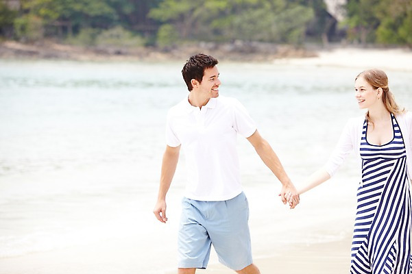 포토 JPG 주간 서양인 외국인 백인 해외기획촬영 라이프스타일 부부 커플 2012년태국 계절 여자 남자 행복 여유 한쌍 바다 여행 휴가 휴식 사랑 미소 웃음 사람 20대 성인 해변 야외 두명 아웃포커스 여름 여름휴가 바캉스 걷기 손잡기 산책 청년만 성인만 국내포토 자연요소 감정 컨셉 관계 모션 촬영기법 표정 인종 청년 생활 파일형식 여름_계절