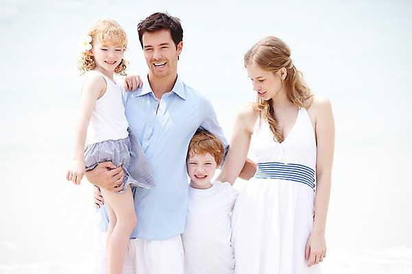 포토 JPG 주간 서양인 외국인 백인 해외기획촬영 라이프스타일 2012년태국 계절 여자 남자 딸 아들 여유 어린이 바다 여행 가족 안기 엄마 휴가 휴식 가족여행 서기 미소 웃음 사람 소녀 소년 여러명 성인 해변 야외 앞모습 여름 여름휴가 바캉스 부모 화목 자녀 아빠 국내포토 자연요소 감정 뷰포인트 다수 컨셉 관계 모션 표정 인종 생활 파일형식 여름_계절