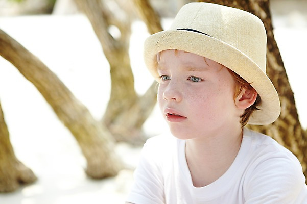 포토 JPG 주간 서양인 외국인 나무 식물 백인 해외기획촬영 모자 라이프스타일 응시 2012년태국 계절 남자 여유 어린이 여행 휴가 휴식 한명 사람 소년 상반신 해변 야외 아웃포커스 여름 여름휴가 바캉스 화목 남자만 남자한명만 어린이만 소년만 소년한명만 국내포토 자연요소 1 시선 잡화 감정 바다 컨셉 촬영기법 인종 생활 파일형식 여름_계절