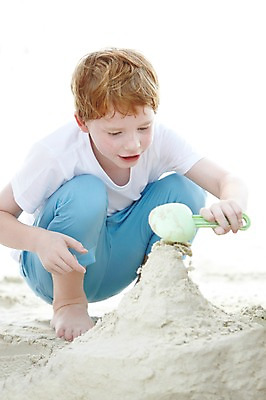 포토 JPG 주간 전신 서양인 외국인 백인 해외기획촬영 라이프스타일 2012년태국 계절 남자 여유 어린이 모래 여행 장난 놀이 휴가 한명 들기 사람 앉기 소년 해변 야외 앞모습 여름 여름휴가 바캉스 장난감 놀이용품 화목 즐거움 모래성 모래놀이 남자만 남자한명만 어린이만 소년만 소년한명만 국내포토 자연요소 1 감정 바다 뷰포인트 컨셉 모션 인종 생활 오브젝트 파일형식 여름_계절