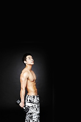 포토 JPG 스튜디오촬영 라이프스타일 응시 남자 맨라이프 포즈 몸매관리 반바지 모션 검은배경 근육 상의탈의 실내 건강 한명 서기 들기 사람 동양인 20대 성인 옆모습 운동 건강관리 운동기구 헬스 아령 한국인 웨이트트레이닝 팔운동 헬스동작 남자만 남자한명만 성인남자만 청년만 청년남자만 청년남자한명만 성인한명만 성인남자한명만 성인만 국내포토 1 시선 뷰포인트 백그라운드 다이어트 바지 탈의 관리 인종 청년 내부 생활 검은색 파일형식