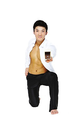 포토 JPG 스튜디오촬영 전신 라이프스타일 남자 맨라이프 허리손 포즈 컨셉 프로포즈 몸매관리 모션 맨발 근육 실내 한명 들기 누끼 사람 동양인 정장 턱시도 20대 성인 앞모습 운동 건강관리 헬스 한국인 반지 무릎꿇기 남자만 남자한명만 성인남자만 청년만 청년남자만 청년남자한명만 성인한명만 성인남자한명만 성인만 국내포토 1 옷 뷰포인트 다이어트 장신구 발 건강 관리 인종 청년 내부 생활 파일형식