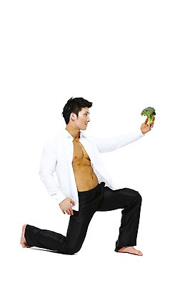 포토 JPG 스튜디오촬영 전신 라이프스타일 남자 음식 맨라이프 포즈 몸매관리 다이어트 채소 모션 맨발 근육 실내 건강 식이요법 한명 들기 누끼 사람 동양인 정장 턱시도 20대 성인 옆모습 운동 건강관리 헬스 한국인 무릎꿇기 브로콜리 채식 남자만 남자한명만 성인남자만 청년만 청년남자만 청년남자한명만 성인한명만 성인남자한명만 성인만 국내포토 1 옷 뷰포인트 발 관리 인종 청년 내부 생활 파일형식