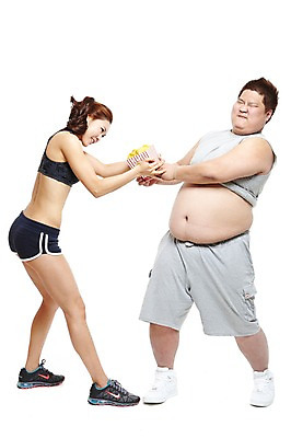 포토 JPG 스튜디오촬영 전신 라이프스타일 여자 남자 음식 운동화 몸매관리 다이어트 실내 건강 서기 들기 누끼 사람 동양인 20대 성인 두명 옆모습 운동복 건강관리 한국인 탱크톱 비만 연습 트레이너 싸움 군것질 개인지도 고칼로리 복부비만 뱃살 나초 나쵸 청년만 성인만 뺏기 국내포토 옷 뷰포인트 신발 상의 모션 디저트 관리 인종 청년 내부 생활 헬스 몸매 칼로리 파일형식