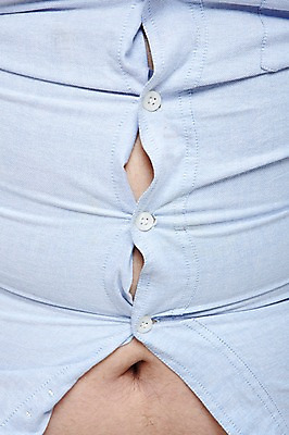 포토 JPG 스튜디오촬영 라이프스타일 옷 남자 와이셔츠 남방 신체 몸매관리 다이어트 단추 실내 건강 한명 사람 근접촬영 성인 신체부위 건강관리 작음 비만 복부비만 뱃살 배꼽 복부 남자만 남자한명만 성인남자만 성인만 국내포토 1 뷰포인트 셔츠 관리 내부 생활 배_신체부위 크기 몸매 파일형식