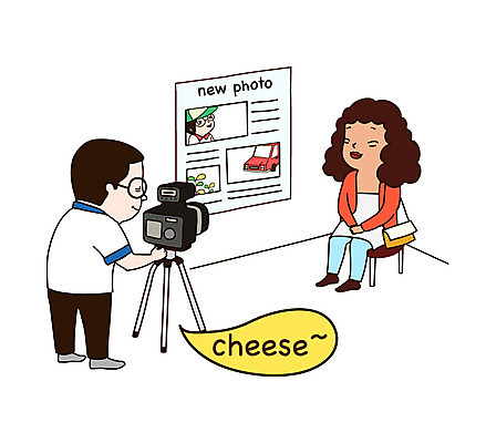 전신 여자 남자 말풍선 의자 일러스트 치즈 미소 웃음 사람 성인 두명 카메라 사진촬영 사진사 삼각대 기념사진 사진관 성인만 국내일러스트 AI파일 가구 유제품 표정 전자제품 촬영 작가 파일형식 벡터