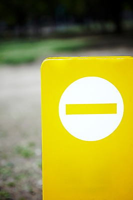 포토 JPG 주간 기호 컬러 안내 알림판 근접촬영 사람없음 야외 아웃포커스 노란색 금지 표지판 지시 주위 교통표지 명령 진입금지 국내포토 자연요소 문자 뷰포인트 교통 모션 촬영기법 파일형식