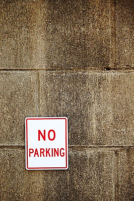 포토 JPG 주간 기호 벽 안내 돌담 알림판 사람없음 야외 담장 금지 표지판 지시 주차 주위 교통표지 명령 주차금지 국내포토 자연요소 문자 교통 모션 돌_바위 파일형식