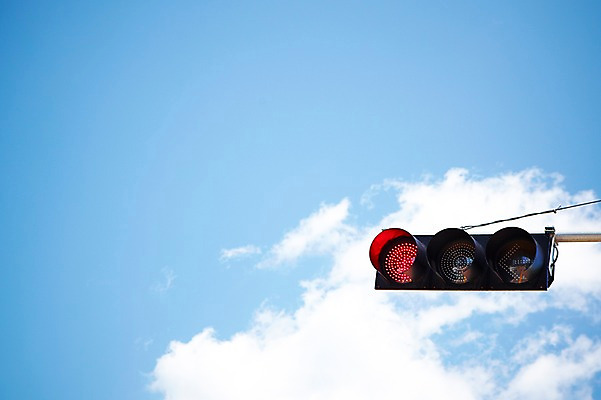 포토 JPG 주간 구름 시설물 현대건축 건축 하늘 풍경 사람없음 야외 장비 횡단보도 신호등 오브젝트 신호 적신호 신호장치 국내포토 자연요소 건축물 보행로 파일형식