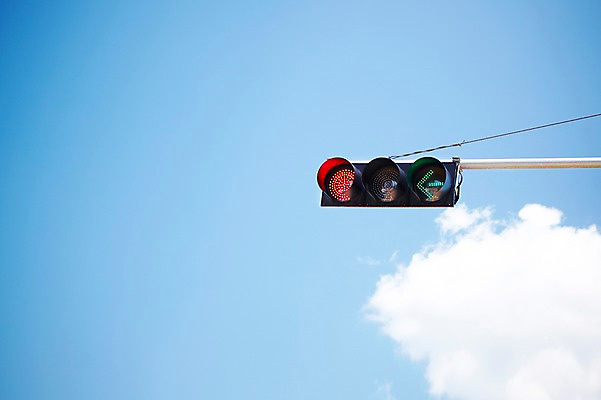 포토 JPG 주간 구름 시설물 현대건축 건축 하늘 풍경 사람없음 야외 장비 횡단보도 신호등 오브젝트 신호 적신호 신호장치 국내포토 자연요소 건축물 보행로 파일형식