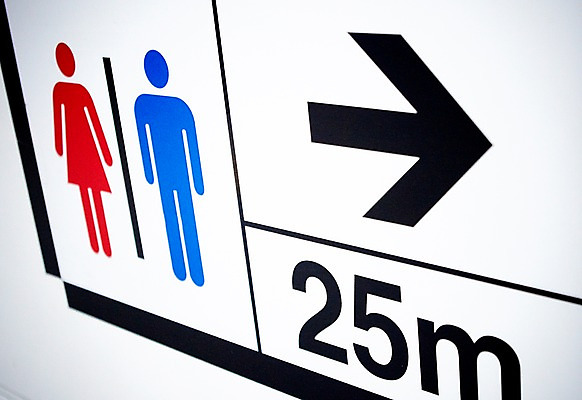 포토 JPG 주간 기호 공공시설 화살표 안내 알림판 근접촬영 사람없음 야외 아웃포커스 표지판 지시 화장실 명령 국내포토 자연요소 문자 뷰포인트 모션 촬영기법 시설 파일형식