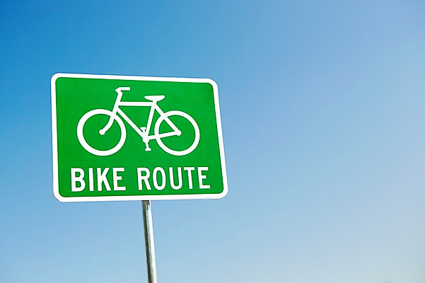 포토 JPG 주간 기호 로우앵글 컬러 안내 알림판 사람없음 야외 초록색 자전거 표지판 지시 주위 교통표지 명령 보호구역 자전거도로 자전거전용도로 국내포토 자연요소 문자 뷰포인트 교통 모션 바이크 구역 전용도로 파일형식