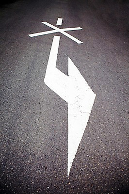 포토 JPG 주간 화살표 도로 길 컬러 표시 바닥 안내 근접촬영 사람없음 야외 차도 금지 흰색 가리킴 지시 땅 명령 우회전 우회전금지 진입금지 국내포토 자연요소 뷰포인트 교통시설 모션 손짓 운전 파일형식