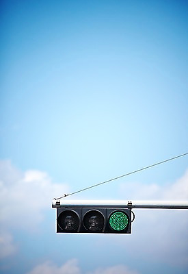 포토 JPG 주간 시설물 현대건축 건축 하늘 풍경 사람없음 야외 장비 횡단보도 신호등 오브젝트 신호 청신호 신호장치 국내포토 자연요소 건축물 보행로 파일형식