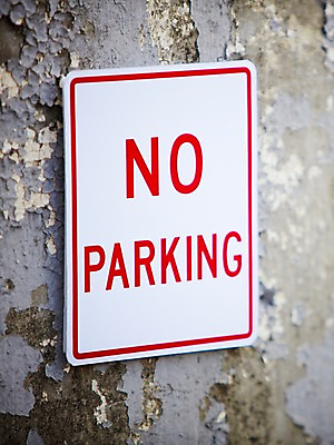 포토 JPG 주간 기호 벽 안내 돌담 알림판 사람없음 야외 담장 금지 표지판 지시 주차 주위 교통표지 명령 주차금지 국내포토 자연요소 문자 교통 모션 돌_바위 파일형식